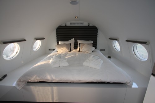 Airplane suite
