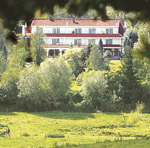 Uitzicht op het hotel in het natuurlijke Gulpdal