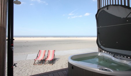 Strandhuis Kijkduin - jacuzzi met strand